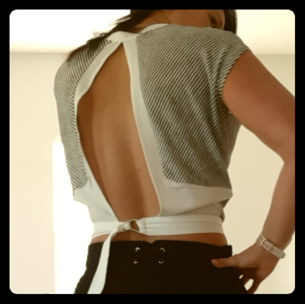 Backless crop top